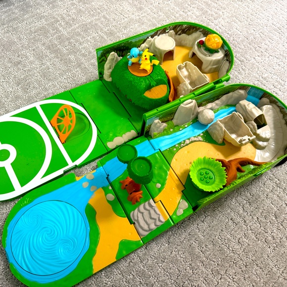 Pokémon carry case play set - Picture 1 of 3